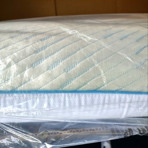 New In Box Serta Soothing Cool Gel Memory Foam Pillow Queen - Picture 7 of 11